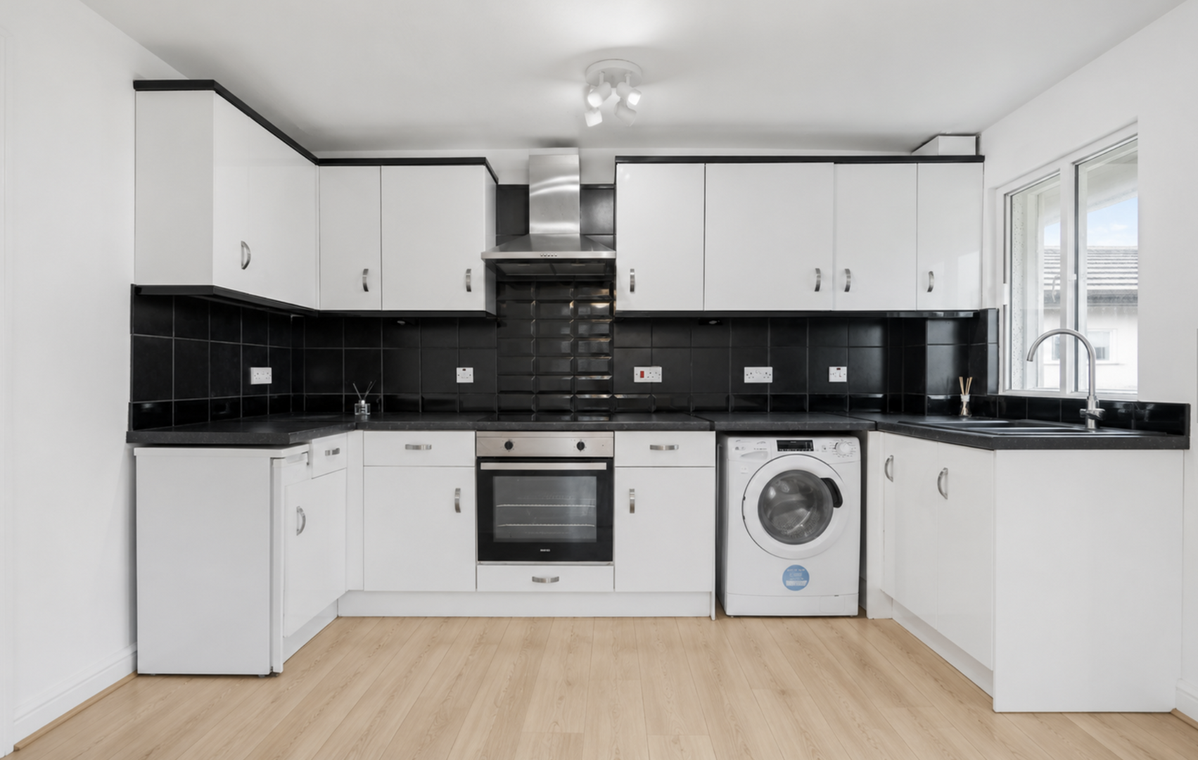 2 bed property in Lampton Road, Hounslow
